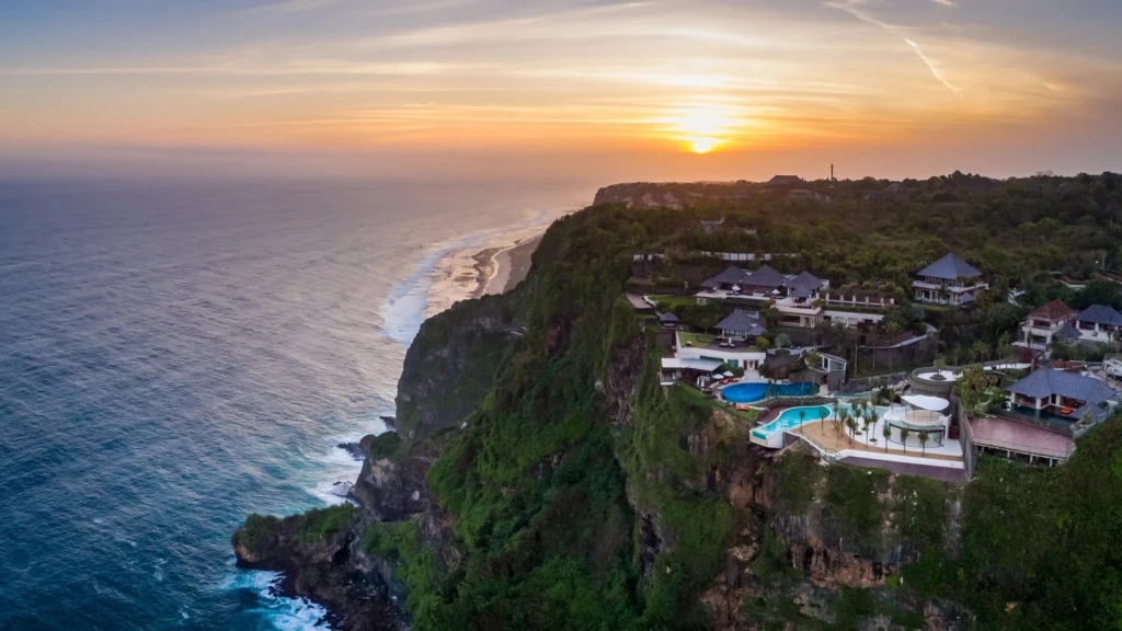 the-edge-the-shore-villa-uluwatu-sunset