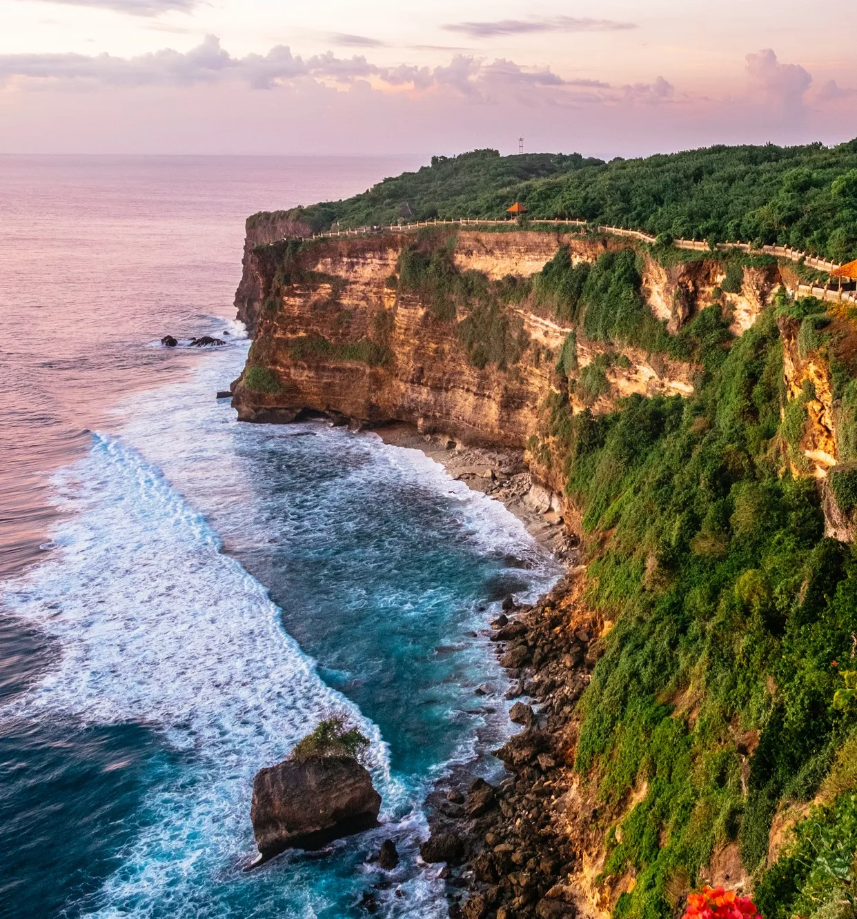 bali-uluwatu-cliffside